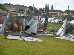 Nawałnica nad Opolem - wiatr przewracał drzewa i garaże