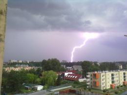 Nawałnica nad Opolem - wiatr przewracał drzewa i garaże