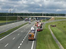 Kierowca daewoo zginął po dachowaniu na autostradzie