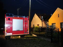 Skutki nawałnicy - uszkodzone dachy, mieszkańcy bez prądu