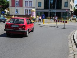 Jedni skracają czas pracy, inni się denerwują