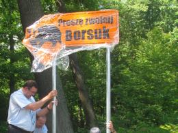 Znak z borsukiem stanął w Murowie. Będą też specjalne monety