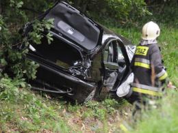 BMW dachowało pod Ozimkiem. Nie żyje 60-letnia kobieta