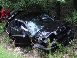 BMW dachowało pod Ozimkiem. Nie żyje 60-letnia kobieta