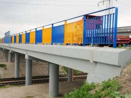 Sam wiadukt został wyremontowany - teraz gruntowna modernizacja czeka nasypy z obu stron.