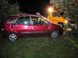 Kierowca renault dachował w nocy na Alei Witosa