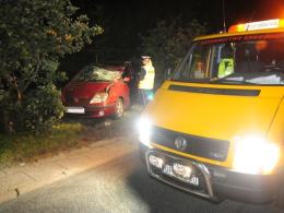 Kierowca renault dachował w nocy na Alei Witosa