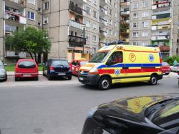 Wypadek w bloku: rączka dziecka utknęła w windzie
