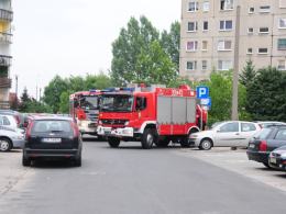 Wypadek w bloku: rączka dziecka utknęła w windzie