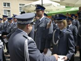 Joanna Mróz z KPP Brzeg służy 10 lat. W piątek odebrała awans na stopień komisarza.