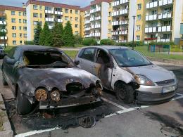 Jaguar spłonął w nocy na osiedlu Armii Krajowej