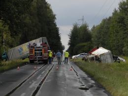 Karambol czterech cieżarówek pod Olesnem - zginął kierowca