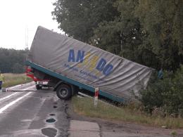 Karambol czterech cieżarówek pod Olesnem - zginął kierowca