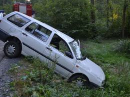 Auto wjechało do rowu, dwie osoby ranne