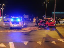 Wjechała na czerwonym świetle, uszkodziła trzy pojazdy