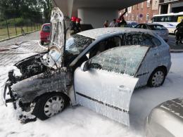 Seat spłonął pod wiaduktem na Struga