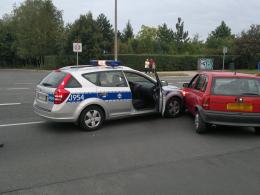 Wjechał oplem prosto w radiowóz
