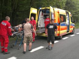 Wypadek podczas wyprzedzania - ranny 29-letni motocyklista