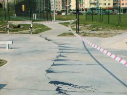 Nowy skatepark zdewastowany - ktoś rozlał tam olej