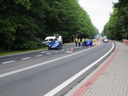 Śmiertelne potrącenie rowerzysty. Prawdopodobny sprawca porzucił samochód