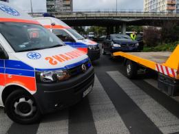 Zderzenie na rondzie - dwa rozbite auta i mandat
