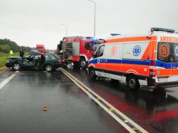 Kierowca audi zawracał na obwodnicy, zderzył się z ciężarówką