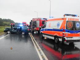 Kierowca audi zawracał na obwodnicy, zderzył się z ciężarówką