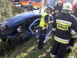 Pijany kierowca ominął zamknięte zapory i wjechał prosto pod pociąg