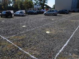 Miał być hotel - był parking, a jest targowisko
