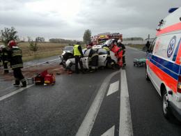 Groźny wypadek na "grzybku" - trzy osoby trafiły do szpitala