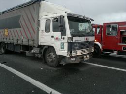 Groźny wypadek na "grzybku" - trzy osoby trafiły do szpitala