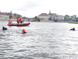 Strażacy ćwiczyli na Odrze i kamionce "Silesia"