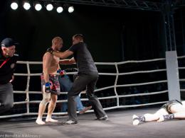 Zderzyli się głowami. Podwójny nokaut podczas gali MMA w Paczkowie