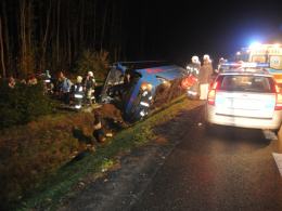 Kierowca autobusu zasnął za kierownicą. 15 osób rannych.