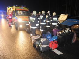 Kierowca autobusu zasnął za kierownicą. 15 osób rannych.