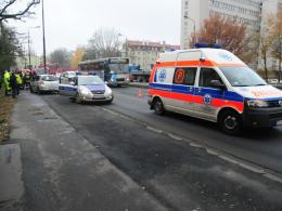 Zderzenie renault clio i ciężarówki na ulicy Niemodlińskiej