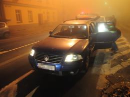 27-latek próbował zgwałcić młodą kobietę. Wciąż jest na wolności