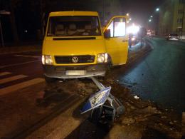 Wpadł w poślizg i uszkodził sygnalizator