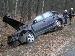 Kierowca ciężarówki zepchnął auto do rowu i uciekł z miejsca zdarzenia