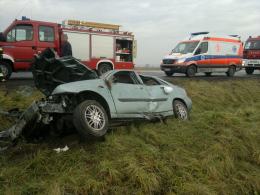 Kierowca forda zasnął za kółkiem, jego auto dachowało