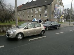 BMW zderzyło się z dwoma pojazdami nauki jazdy