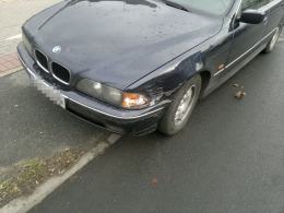 BMW zderzyło się z dwoma pojazdami nauki jazdy