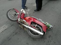 67-letni motorowerzysta ranny po wypadku na skrzyżowaniu