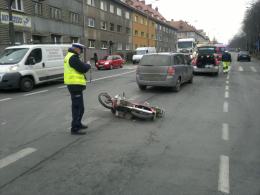 67-letni motorowerzysta ranny po wypadku na skrzyżowaniu
