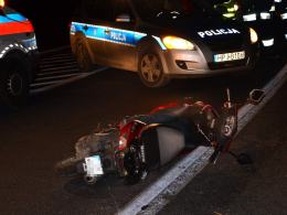81-letni motorowerzysta trafił do szpitala po wypadku
