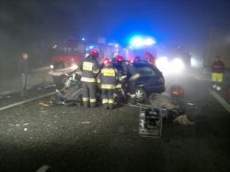 Wypadek w okolicach "grzybka". Na drogach fatalne warunki do podróżowania