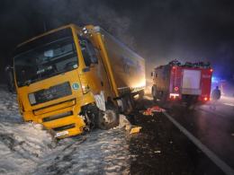 Wypadek w okolicach "grzybka". Na drogach fatalne warunki do podróżowania