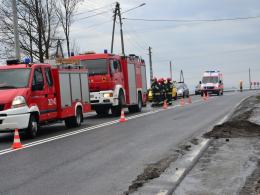 Samochód uderzył w słup, kierującej nic się nie stało