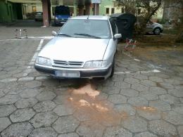 Kierowca citroena "nie trafił" w przejazd