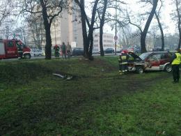 Samochód terenowy spadł z nasypu
